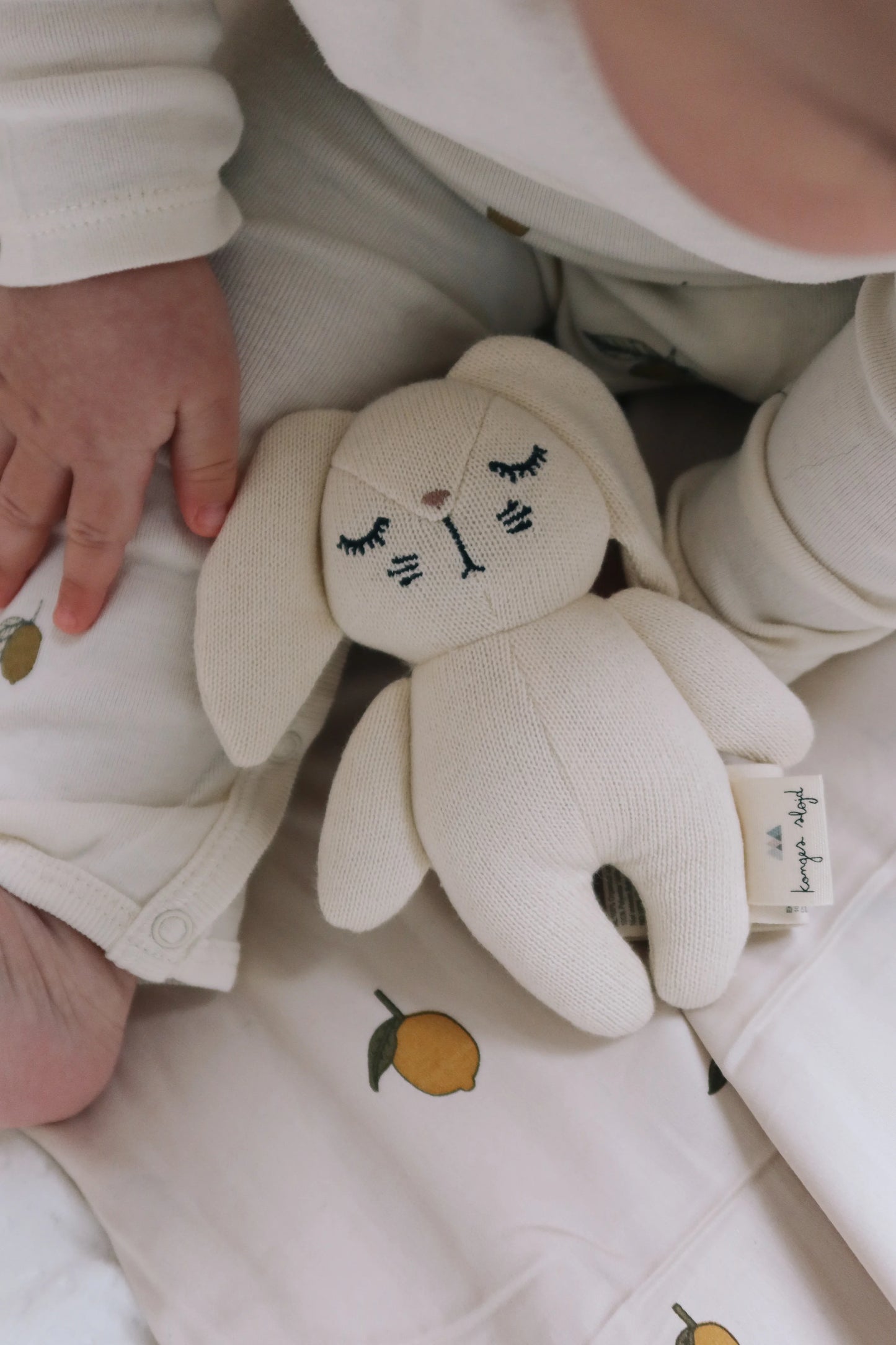 Mini Rabbit - Soft toy with bell - Organic cotton - Konges Sløjd
