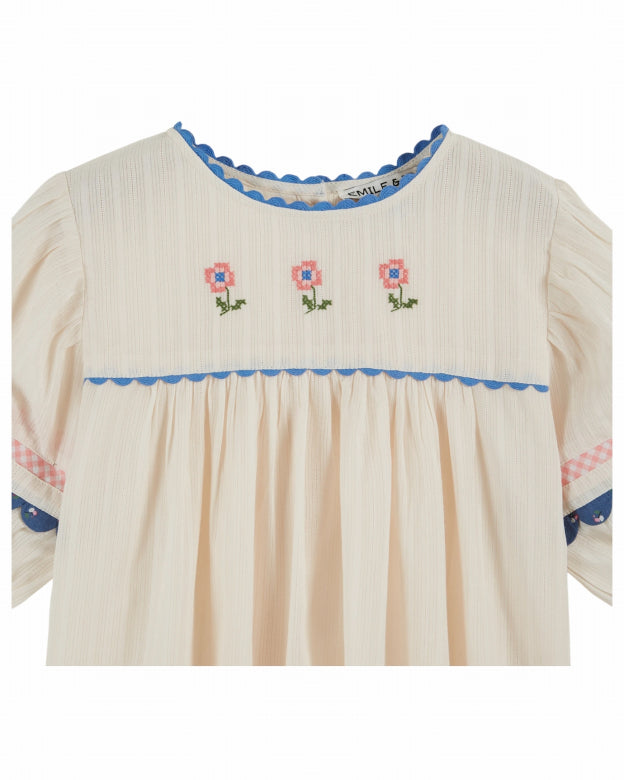 Top korte mouw - Blouse Brodee - Biologisch katoen - Creme - Emile et Ida close up