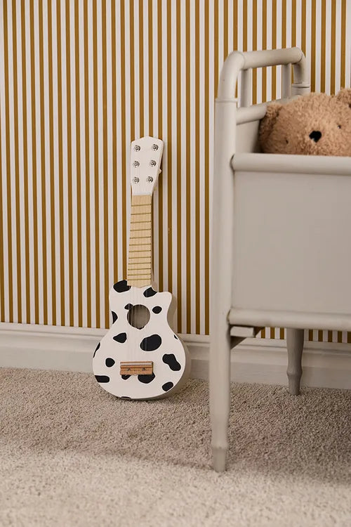 Houten Speelgoed gitaar - Koeienprint - Black White - FSC Gecertificeerd - Kid’s Concept - Kid's Concept - productfoto - afbeelding 5