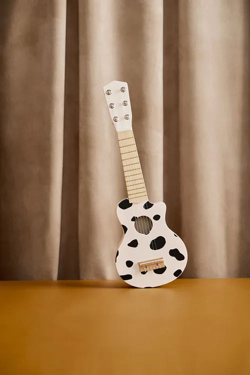 Houten Speelgoed gitaar - Koeienprint - Black White - FSC Gecertificeerd - Kid’s Concept - Kid's Concept - productfoto - afbeelding 4