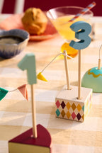 Verjaardagstafeldecoratie met cijfers - FSC-gecertificeerd hout - Kid's Concept - productfoto - afbeelding 2
