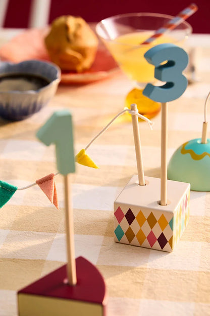 Verjaardagstafeldecoratie met cijfers - FSC-gecertificeerd hout - Kid's Concept