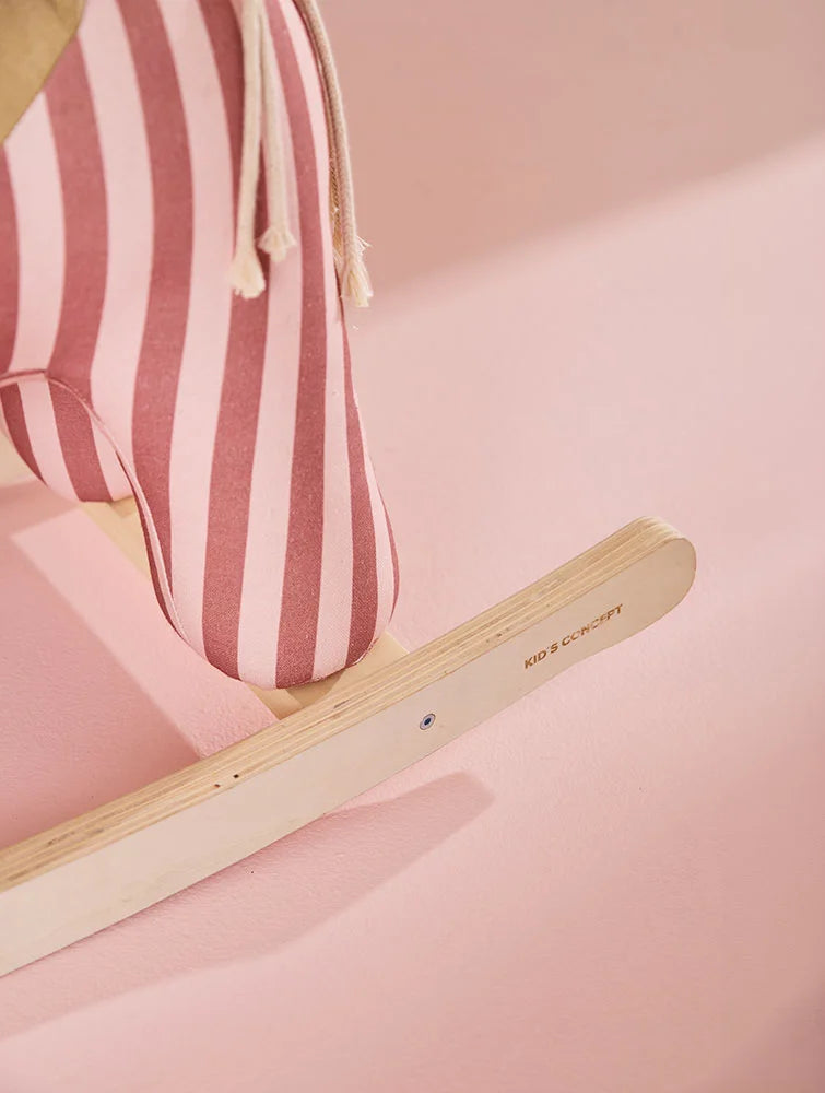 Schaukelpferd Mila – Clay Pink Stripe – FSC-zertifiziertes Holz - Kid's Concept