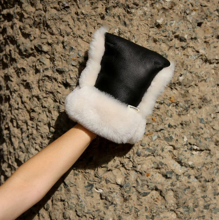 Stroller Mittens made of Merino Sheepskin - Noir + Milk - BINIBAMBA