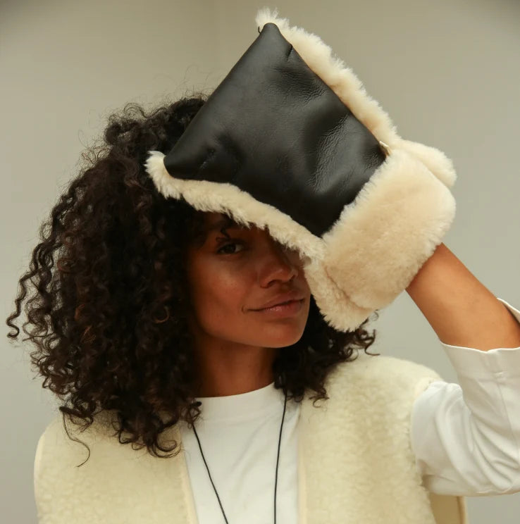 Stroller Mittens made of Merino Sheepskin - Noir + Milk - BINIBAMBA