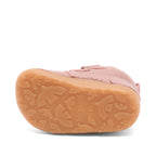 Barefoot Carter Lamb – Rose – Bisgaard: bottom of the shoe showing the sole.