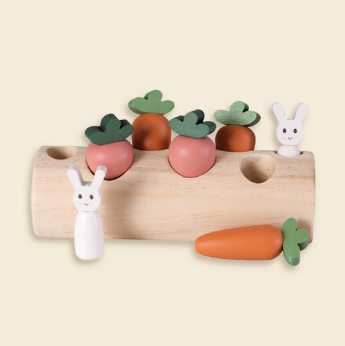 Boomstam Konijn en Groenten – Houten moestuin speelgoed met konijntjes – Egmont Toys: Holz-Baumstamm zum Spielen mit Gemüse und Hasen.