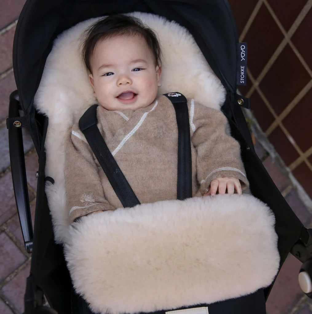 Milk Minipuff – Chancelière en peau de mouton mérinos pour nacelle & Stokke YOYO – BINIBAMBA