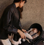 Milk Minipuff – Chancelière en peau de mouton mérinos pour nacelle & Stokke YOYO – BINIBAMBA