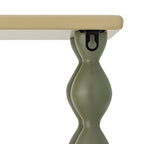 Bibiola Shelf Multi – Bloomingville MINI: Detail der geschwungenen Stütze und Befestigung.
