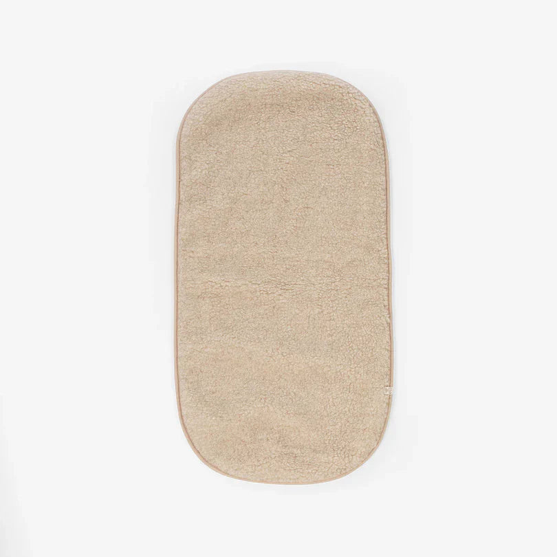 Wollen onderlegger - Matrasbeschermer wieg en kinderwagen - Scheerwol - Beige - Alwero - verpakking