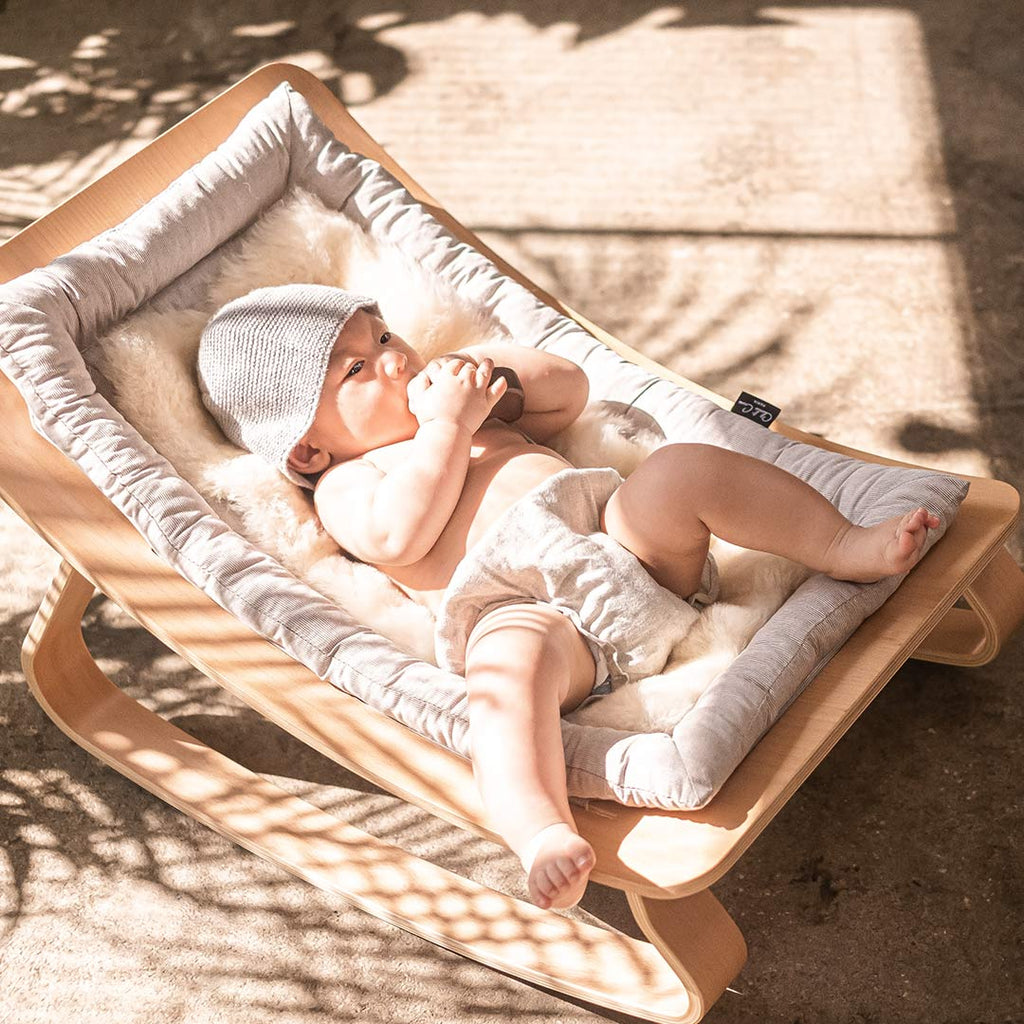 Sheepskin for LEVO Baby Rocker - 100% Merino Schapenvacht - Charlie Crane x Binibamba - productfoto - afbeelding 2