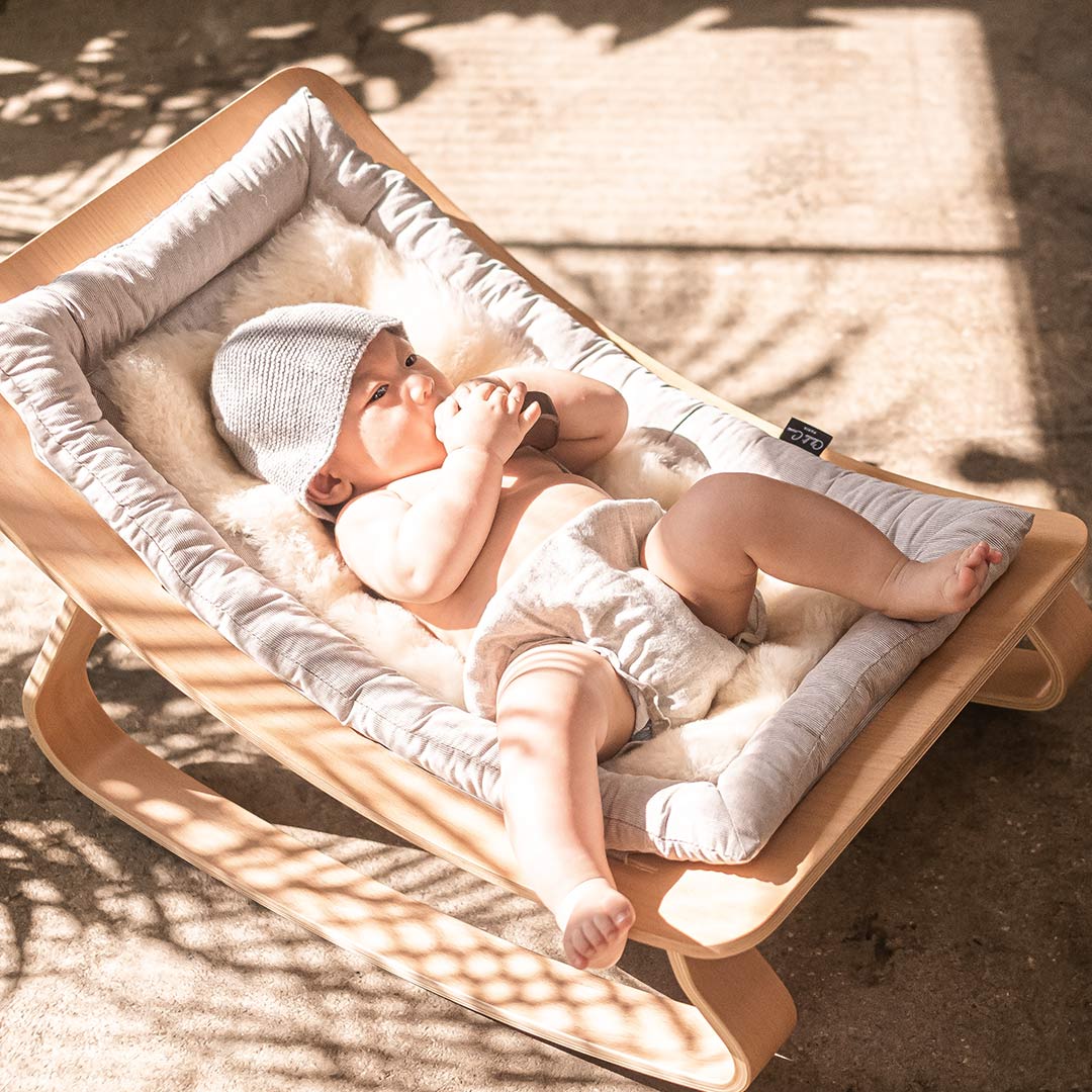 Sheepskin for LEVO Baby Rocker - 100% Merino Schapenvacht - Charlie Crane x Binibamba - productfoto - afbeelding 2