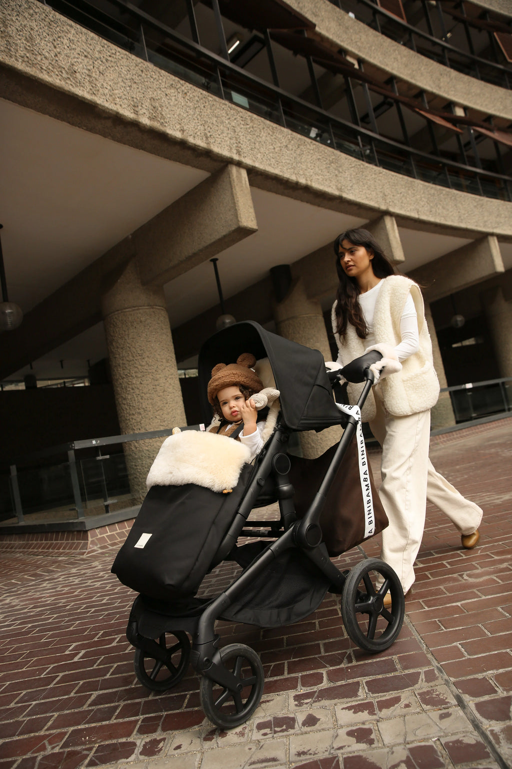Stroller Mittens made of Merino Sheepskin - Noir + Milk - BINIBAMBA