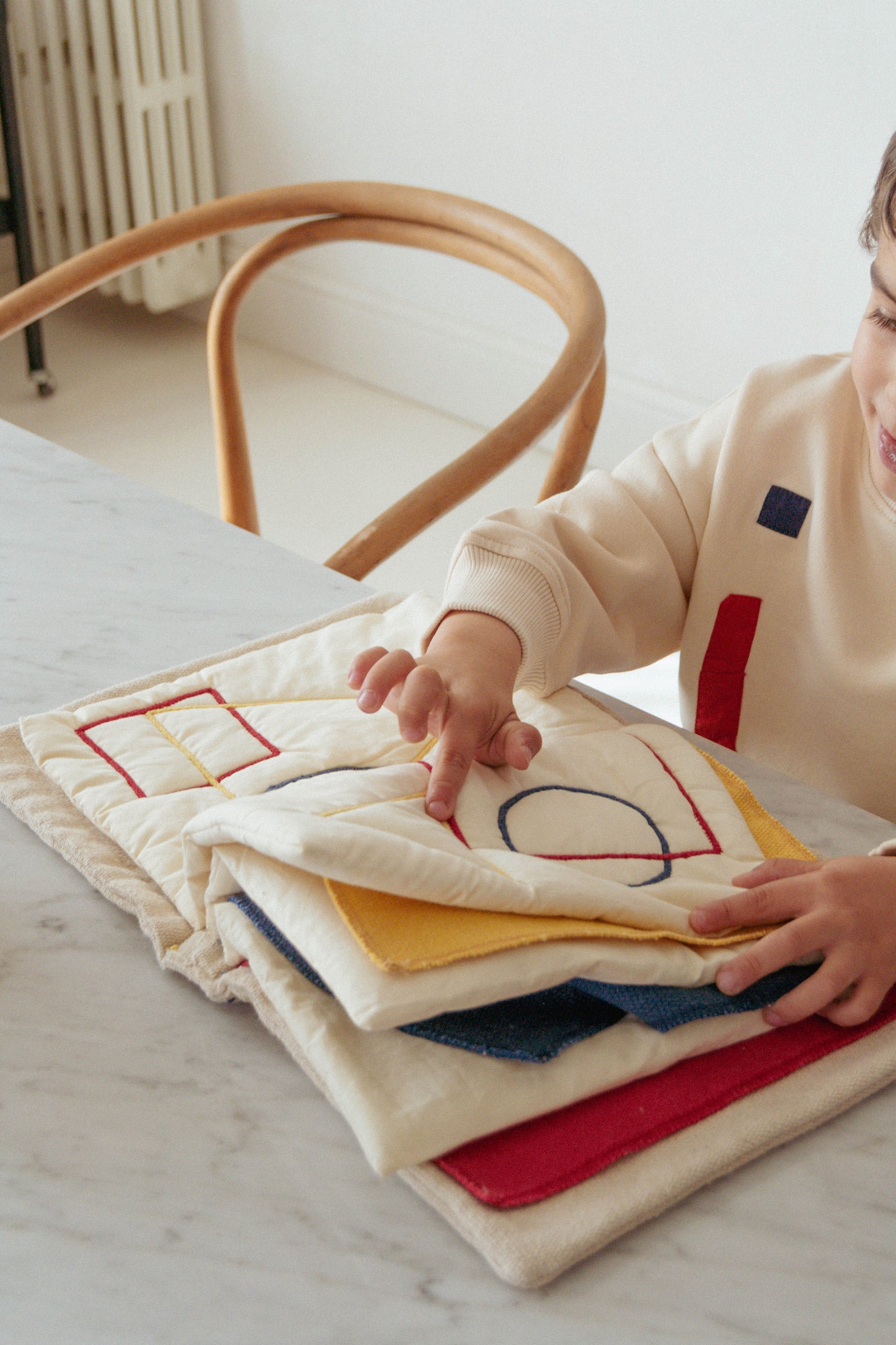 Sensory Book Bauhaus – Sensorisch activiteitenboek – 22 × 28 cm – Lorena Canals