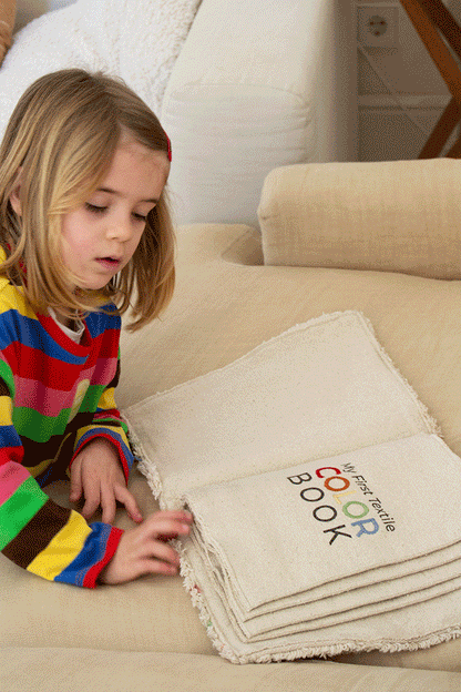 Sensory Book Colours – Sensorisch boek met fruit en groenten – Lorena Canals