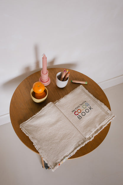 Sensory Book Colours – Sensorisch boek met fruit en groenten – Lorena Canals
