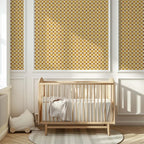 Geblokt Quilt Okergeel – Atelier Chien: wallpaper in a nursery with a wooden crib.