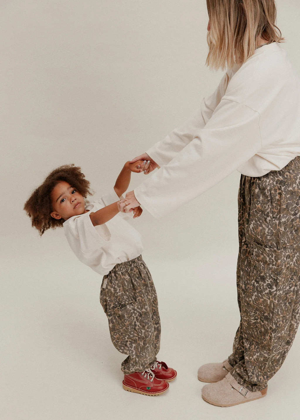 Emerson Leopard Trouser – Leopard oversized pants – 100% Organic Cotton – Claude & Co