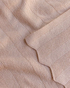 Deken Freddie - 70 x 100 cm - 100% extra fine Italiaanse merino wol - Hvid - sfeerbeeld sand