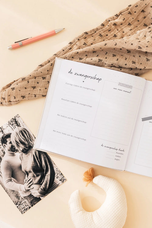 Baby invulboekje - Mijn eerste jaar - Beige - Fyllbooks - productfoto - afbeelding 2