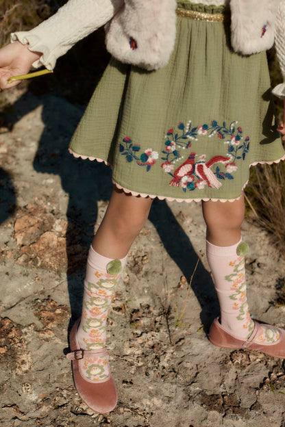 Kniekousen Chelie met pompons - Katoenmix - Blush - Louise Misha - lifestyle