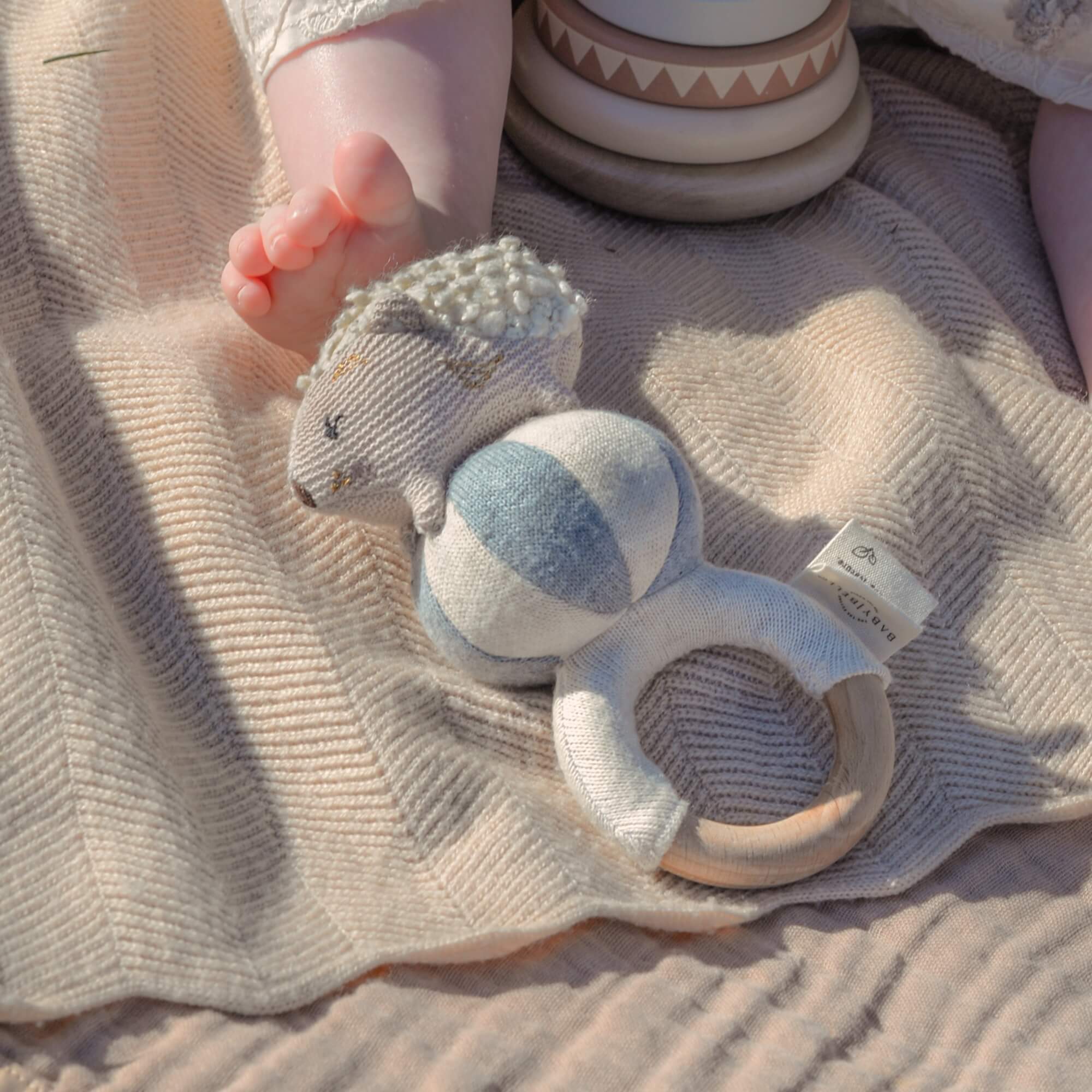 Rammelaar egeltje - Henny de Egel - Sky Blue - Biologisch katoen - Baby Bello - productfoto