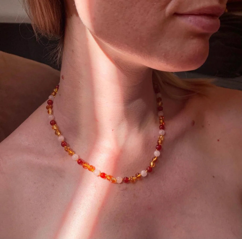 Sofie Adult Necklace – Women's necklace with amber, carnelian, and rose quartz – 925 silver clasp – Nirrimis