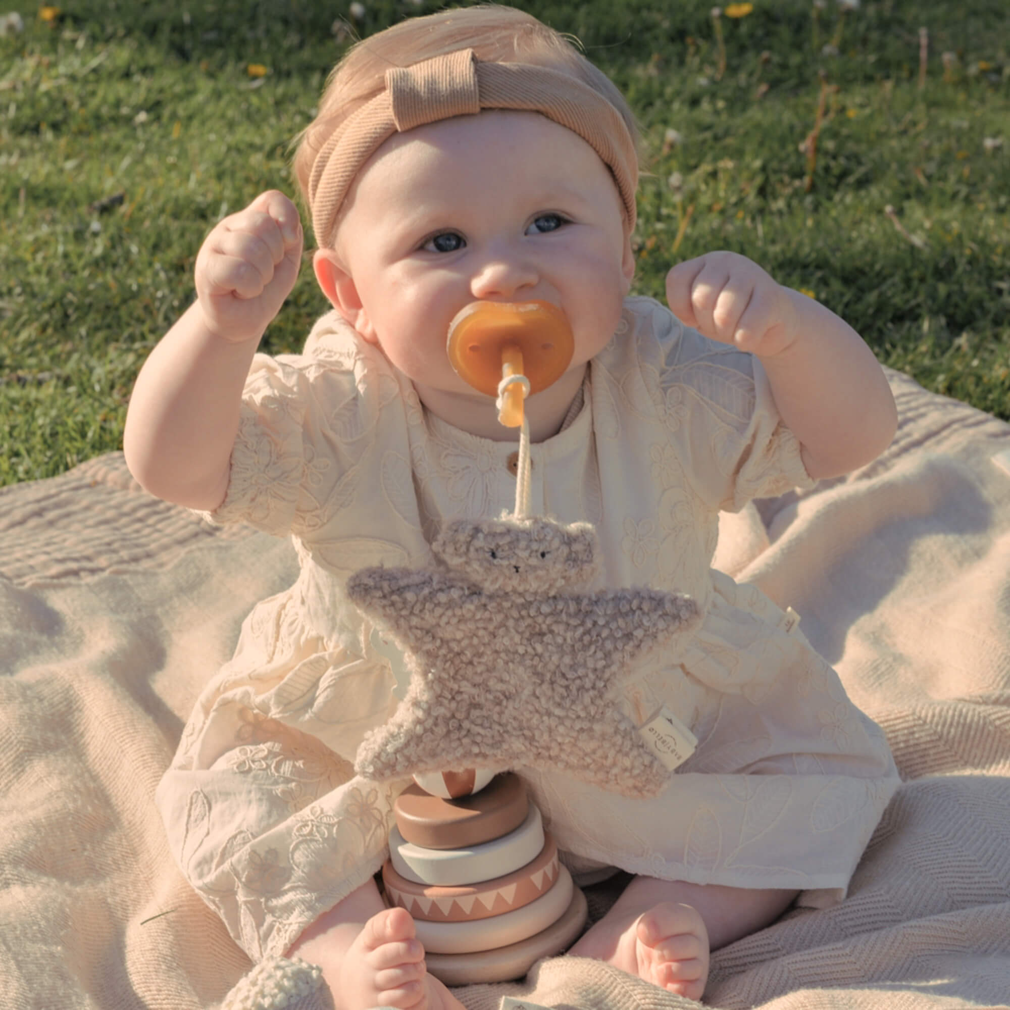 Baby Bello - Speendoekje Koko the Koala – Soft Ivory – Merino Speendoekje lifestyle