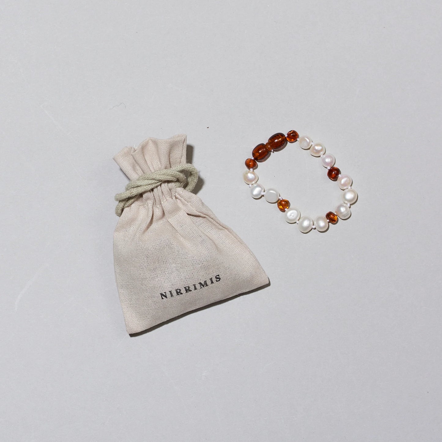 Bernstein- und Perlenarmband – Pearly Caramel – 14 cm – Kinder 0-3 Jahre – Nirrimis