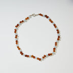 Regn Adult Necklace – Damesketting van caramel barnsteen en blauwe aquamarijn – Nirrimis