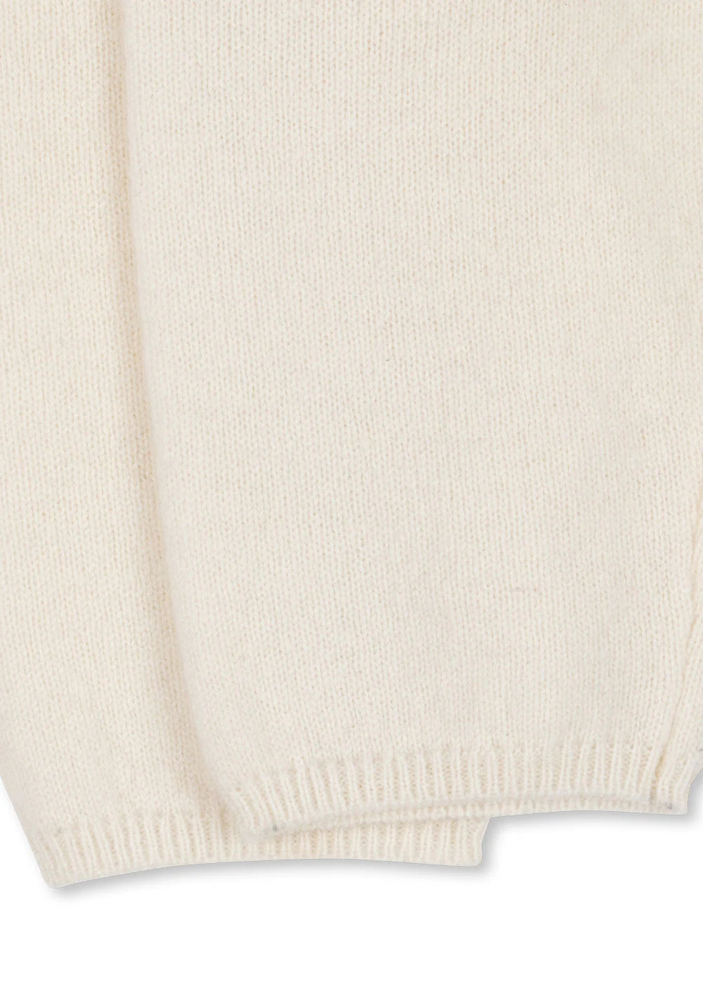Savora Pants - Antique White - Wijd baby broekje - 100% wol - Konges Sløjd - close up
