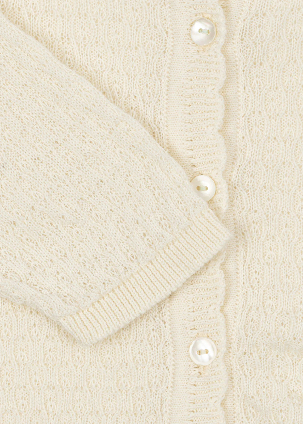 Venti Pointelle Cardigan - Antique White - Fijngebreid Vestje - Biologisch Katoen - GOTS - Konges Sløjd - close up mouw