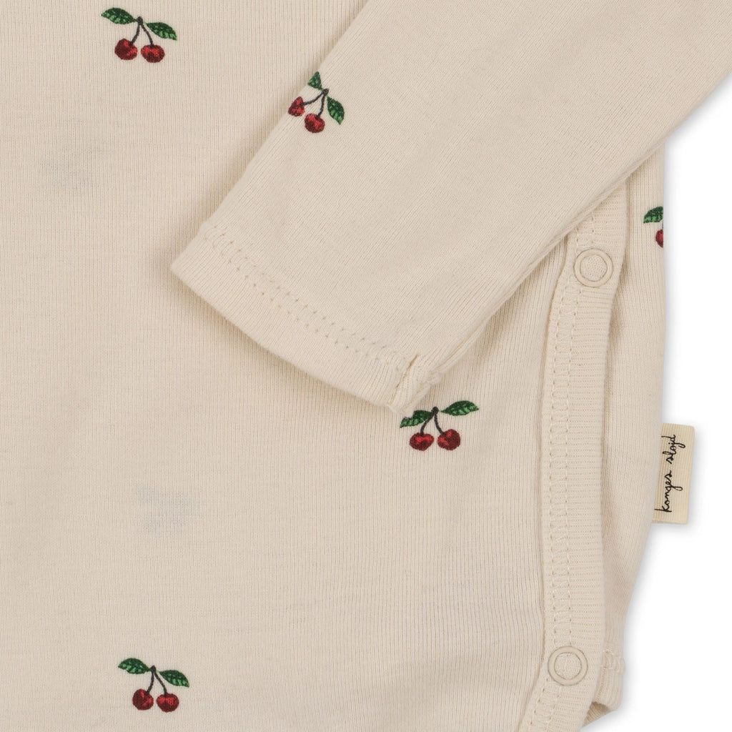 Minnie Romper - Amour Rouge met Rode Hartjes - Pointelle - Biologisch Katoen - GOTS - Konges Sløjd - close up