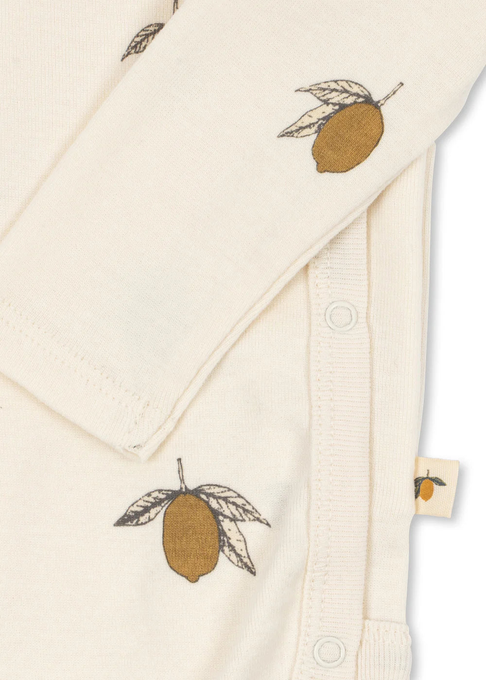 Overslag Romper Lemon - Biologisch Katoen - Newborn body - GOTS Gecertificeerd - Konges Sløjd - close up