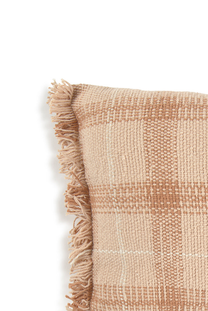 Handloom Cushion Rose - Handgeweven sierkussen - 25 × 40 cm - Lorena Canals - productfoto - afbeelding 4