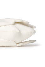 Cushion Swan - Zwanenkussen - Ivory - 30 × 30 cm - Lorena Canals - productfoto - afbeelding 4