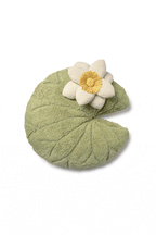 Floor Cushion Water Lily - Vloerkussen en poef - Matcha - 60 × 60 cm - Lorena Canals - productfoto - afbeelding 3