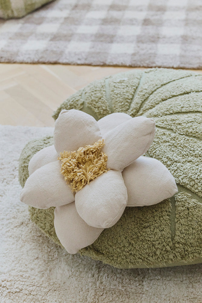 Floor Cushion Water Lily - Vloerkussen en poef - Matcha - 60 × 60 cm - Lorena Canals - productfoto - afbeelding 4
