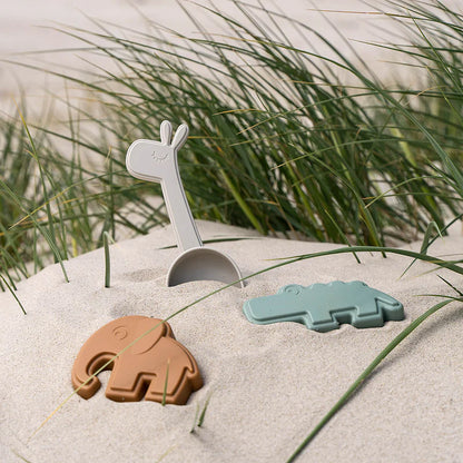 Sand figures + shovel - Sand play set 3 pcs - Deer friends - Colour mix - Done by Deer