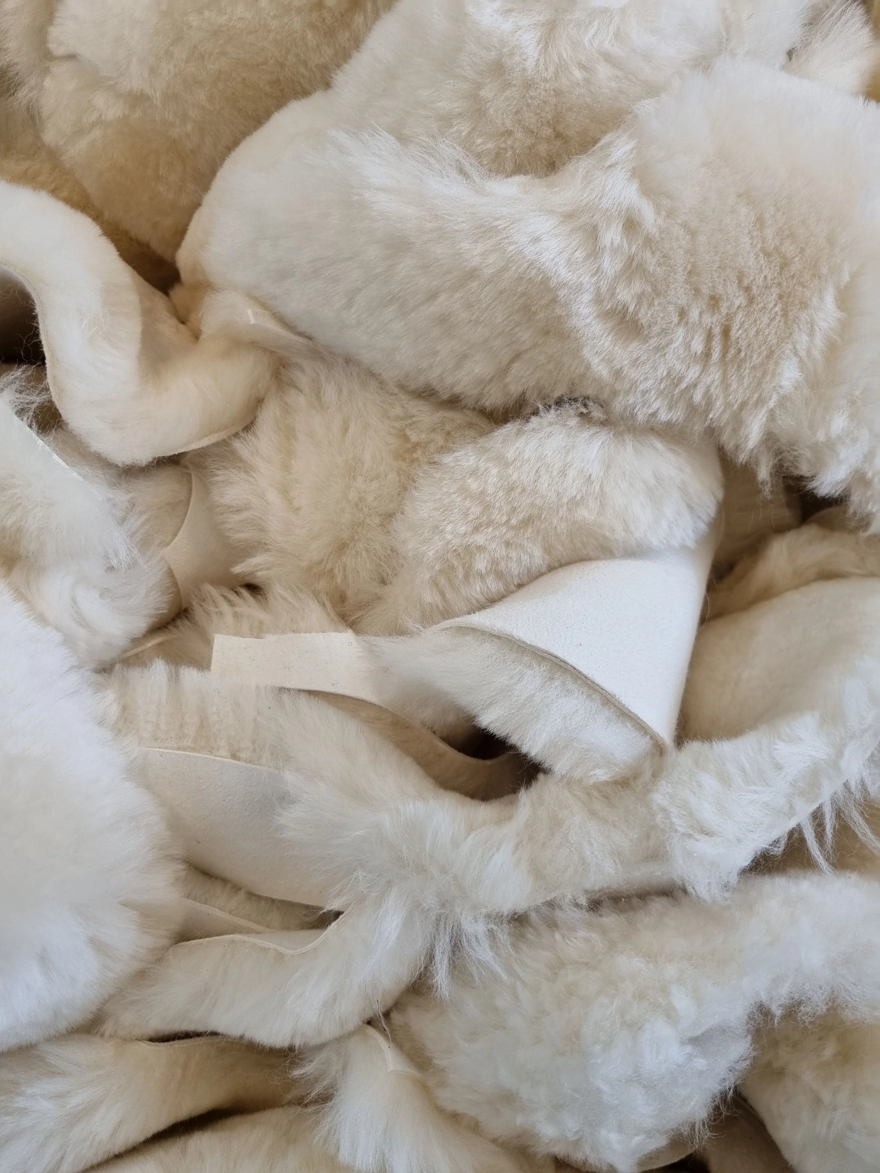 Sheepskin for LEVO Baby Rocker - 100% Merino Schapenvacht - Charlie Crane x Binibamba - productfoto - afbeelding 5