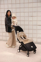Pram mittens of Merino sheepskin - Noir + Toast - BINIBAMBA