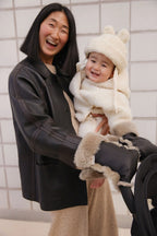 Toast Puffmuff – Luxus-Kinderwagenfußsack aus Merino-Lammfell – BINIBAMBA