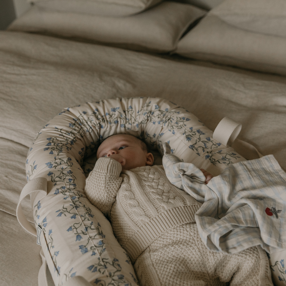 Baby Nest - Bellflower - Babylift - Organic cotton - Blue flowers - Garbo & Friends