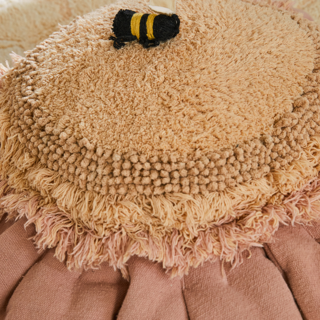 Floor Cushion Pink Daisy - Bloemvormig vloerkussen - Ø 70 cm - Lorena Canals - productfoto - afbeelding 4