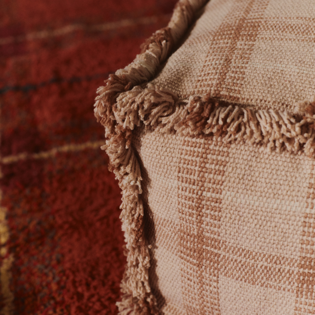 Handloom Pouf - Rose - 40 × 40 × 20 cm - Lorena Canals - productfoto - afbeelding 2