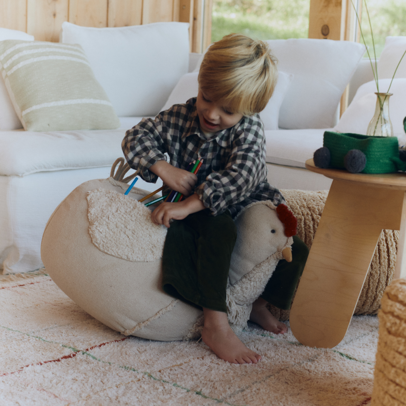 Pouf Chicken – Kinderpoef Mamma Chicken – 60 × 40 × 44 cm – Lorena Canals