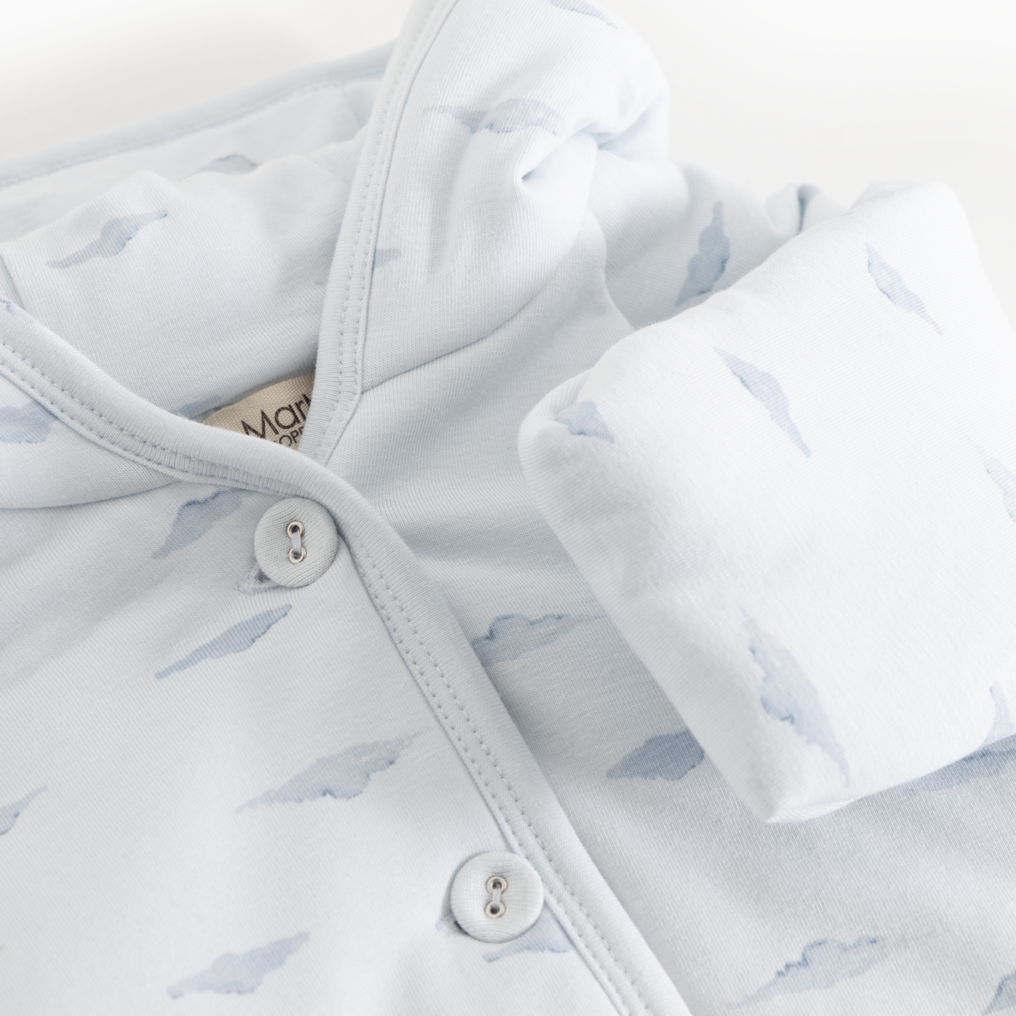 Gewatteerd babyjasje Jula met omslagwantjes - Biologisch katoen & TENCEL™ Modal - New Born Cumu Print - MarMar Copenhagen - productfoto - afbeelding 3