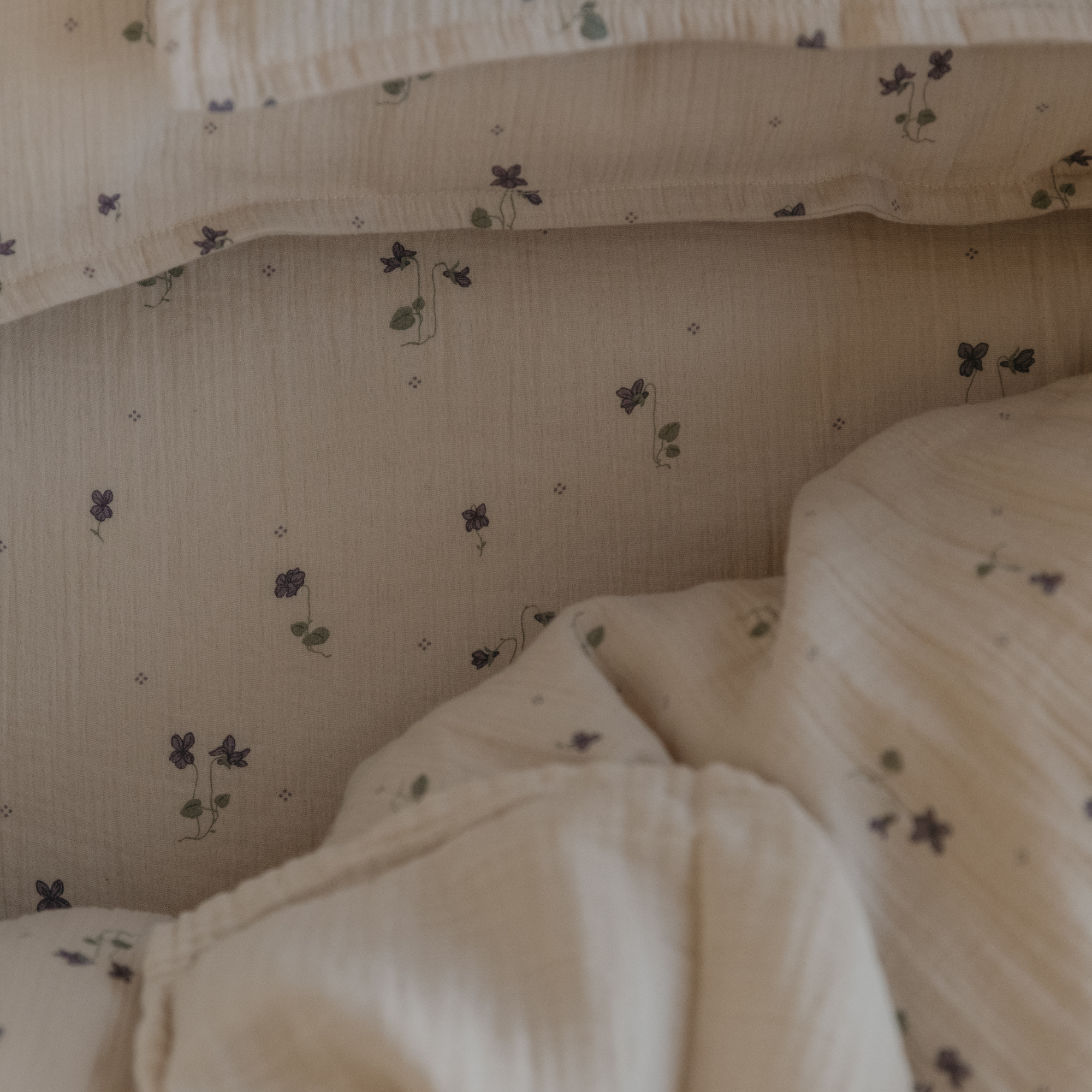 Hoeslaken - Muslin Fitted Sheet Junior - 70x140 - Biologisch katoen mousseline - Viola - Garbo & Friends - Garbo&Friends - productfoto - afbeelding 3