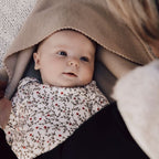 Alwero - Omslagdoek - 100% merino wol - baby close up